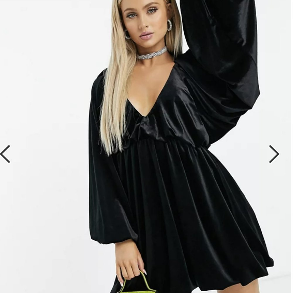 ASOS Design NWT Size 8, Black Velvet, Perfect holiday or special occasion dress